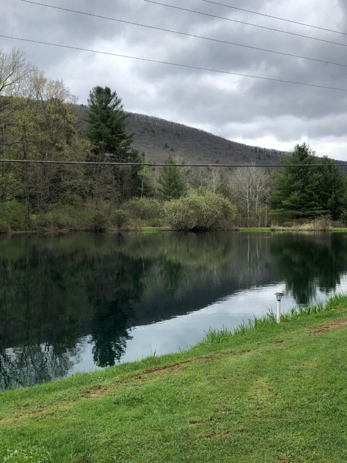 Colton Point Motel Wellsboro Eksteriør billede